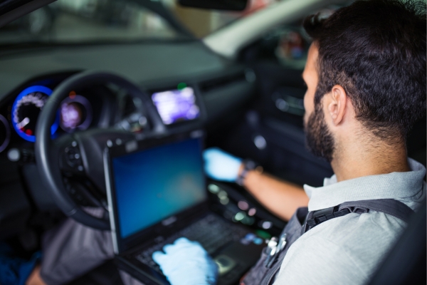 M4349-600x400-VehicleDiagnostics-2