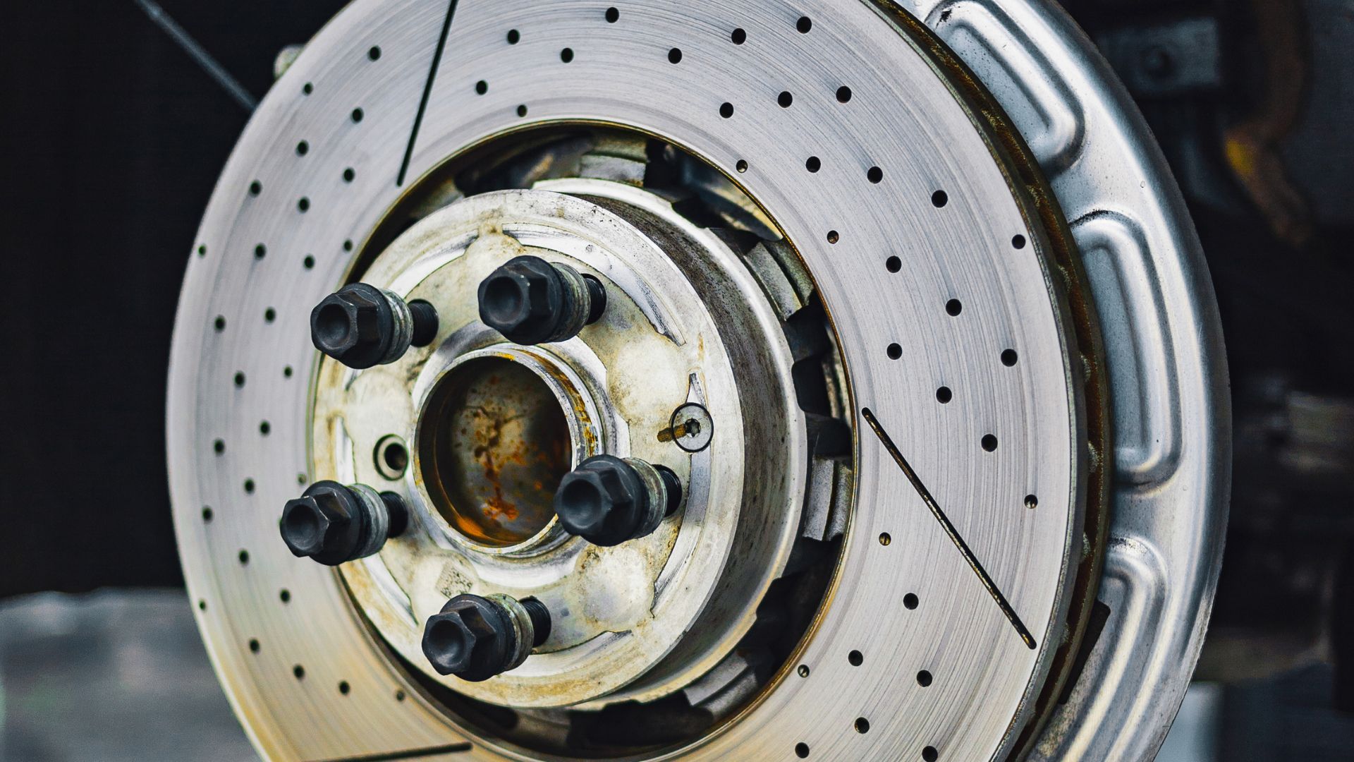 How to Know When Your Brakes Need Service - Featured Image