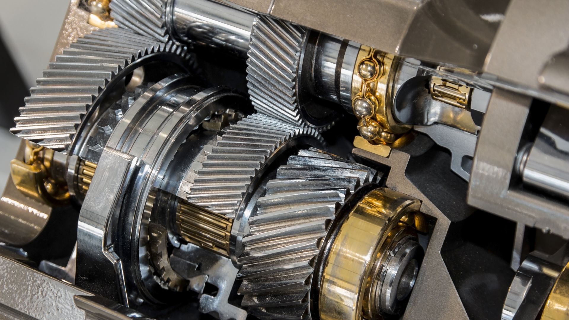 Signs Your Transmission Needs Repair - Featured Image